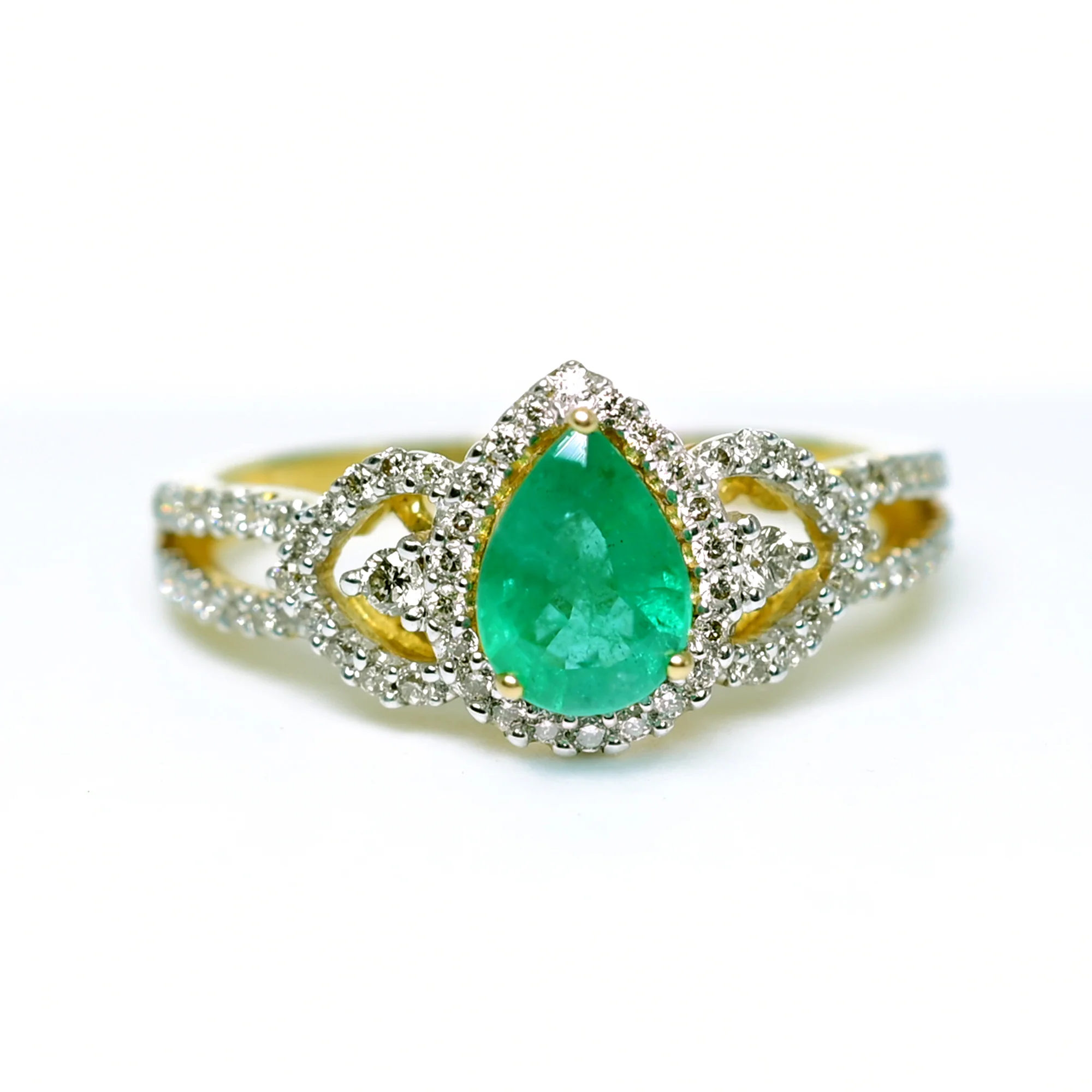 18K Gold Ring with Emerald and Diamonds